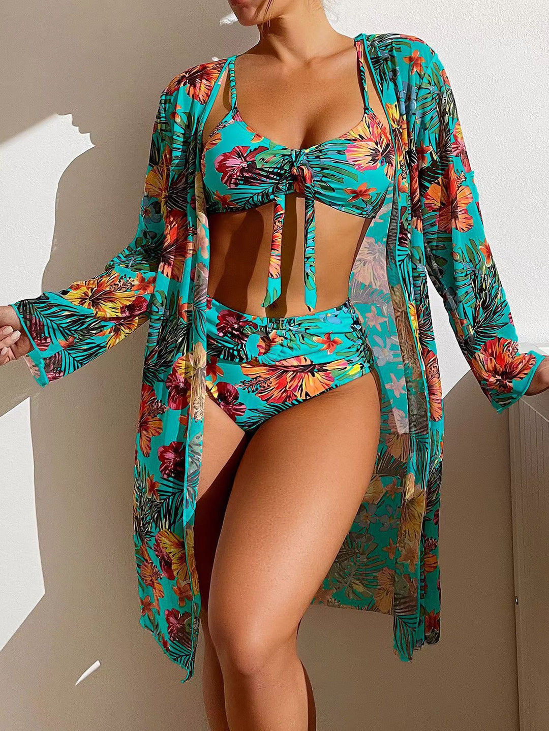 Damen Bikini-Set mit floralen Mustern und luftiger Kimono-Überjacke Echo Archiv