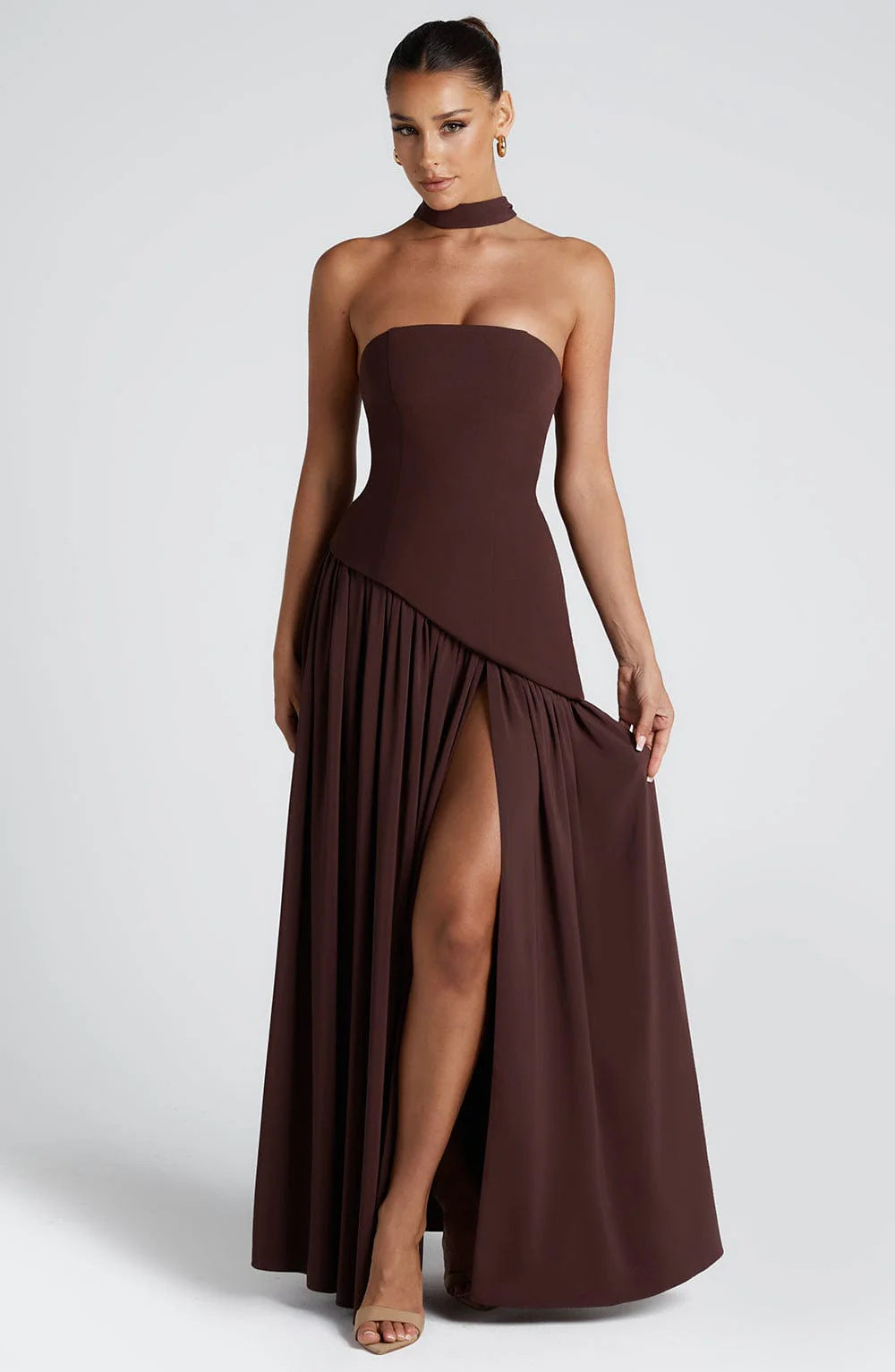Damen Glamouröses Abendkleid mit schulterfreiem Design und exquisite Drapierung Echo Archiv