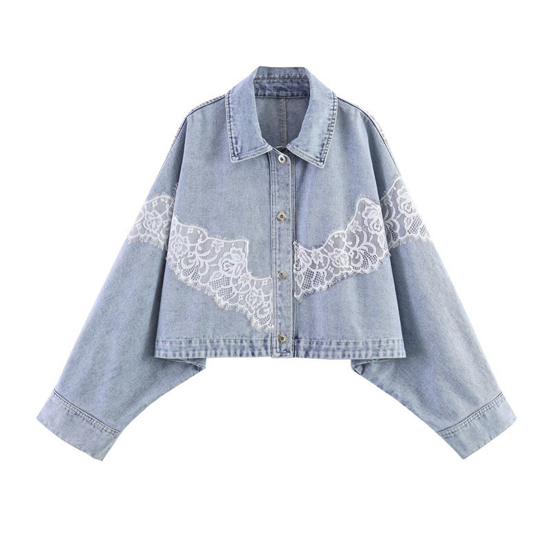 Damen verkürzte Jeansjacke mit Spitzenbesatz und überschnittener Schulter Echo Archiv