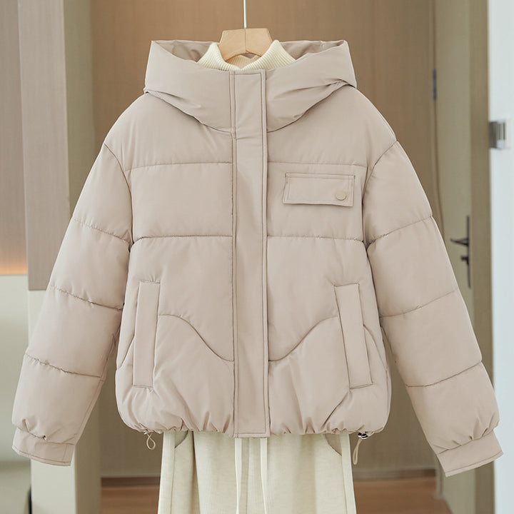 Damen kurzes wattiertes Kapuzenblouson mit verdeckter Frontblende, Brustpattentasche und verstellbarem Kordelsaum – Célinea