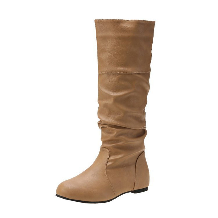 Damen Schlupfstiefel mit gerafftem Schaft und flacher Keilsohle – Varelle