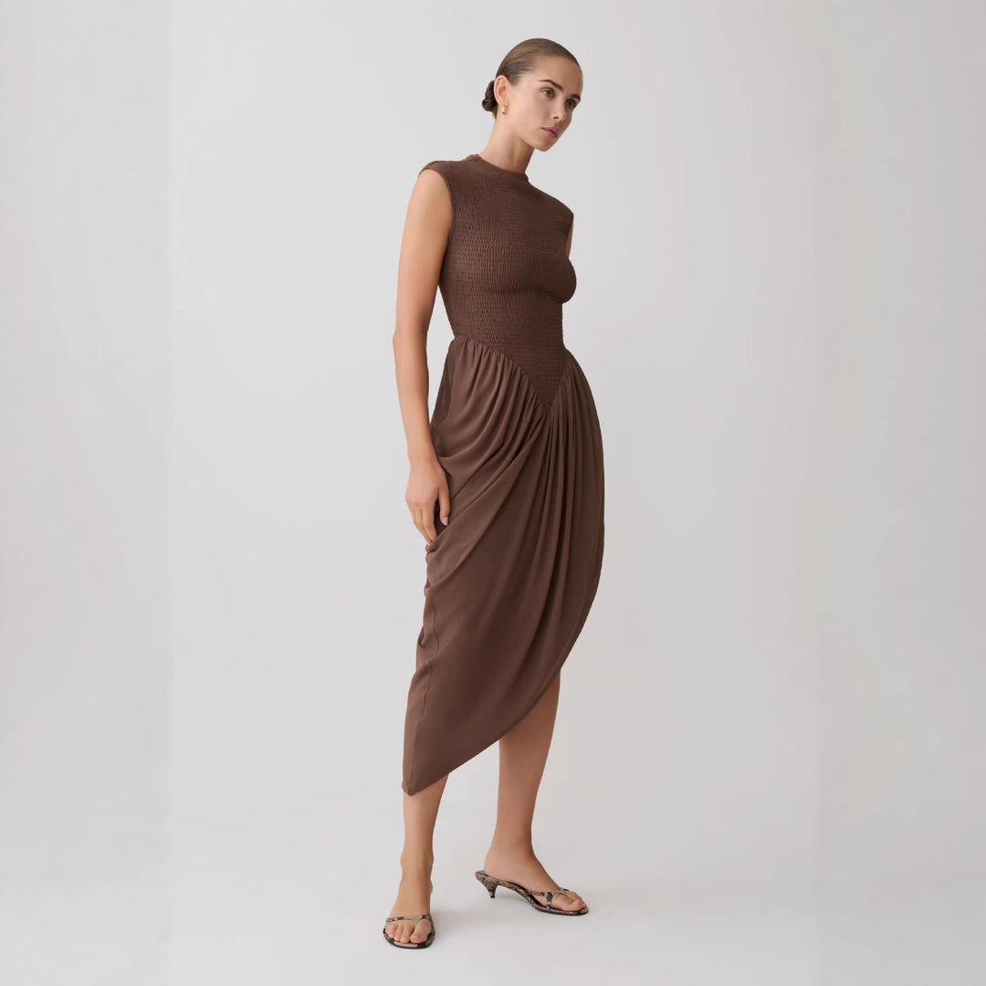Damen Elegantes asymmetrisches Kleid mit strukturiertem Oberteil und fließendem Rock Echo Archiv