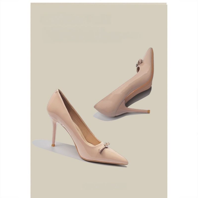 Damen Spitz zulaufende Lack‑Pumps mit hohem Stiletto‑Absatz und Kristall‑Schleifenapplikation – Lioré