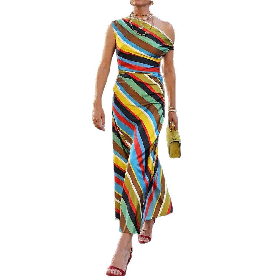 Damen nan asymmetrisches schulterfreies Maxikleid mit diagonalem Streifenmuster und taillierter Silhouette Echo Archiv