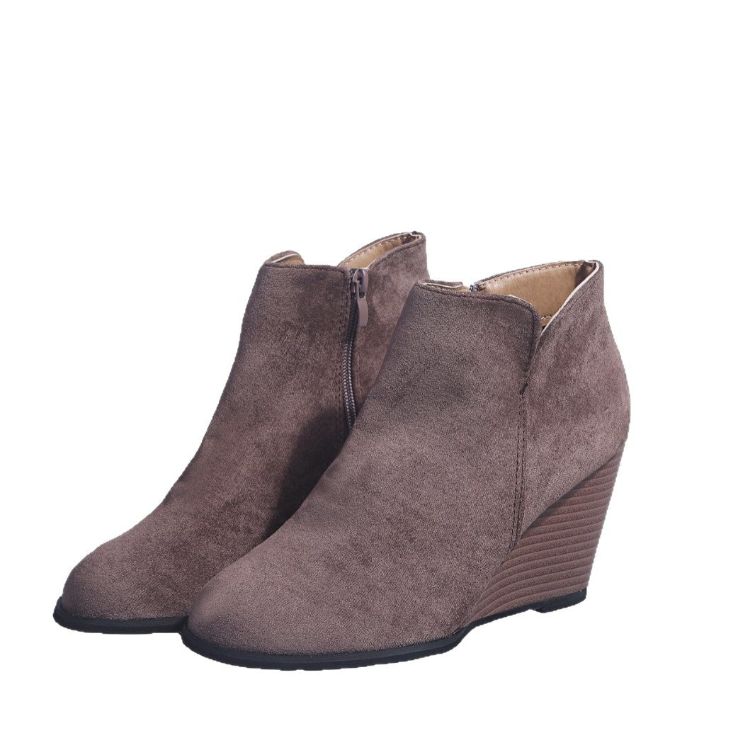 Damen knöchelhohe Keilabsatz‑Stiefelette mit seitlichem Reißverschluss – Varelle