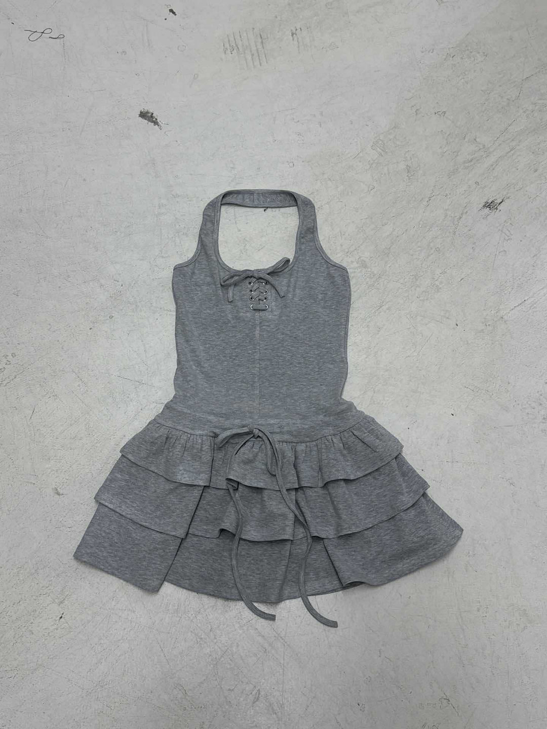 Damen sportliches Sommerkleid mit Rüschendesign und raffinierter Schnürung Echo Archiv