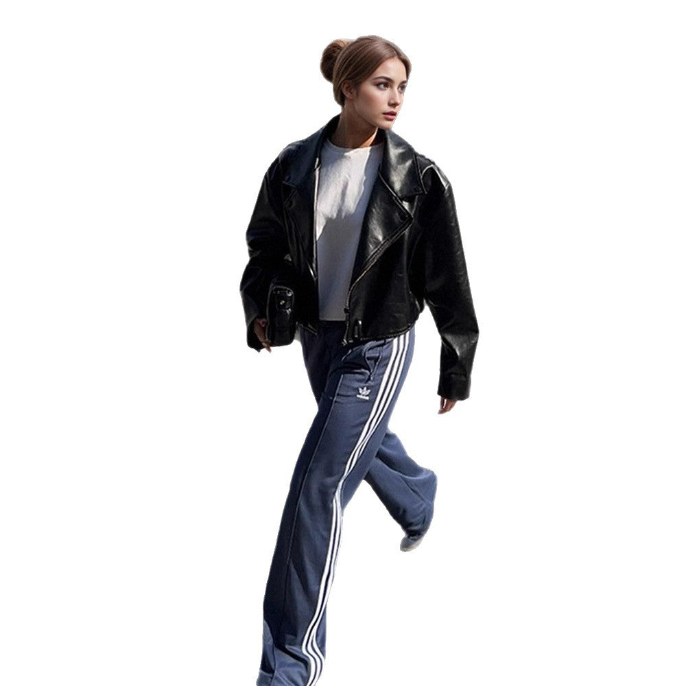 Damen Cropped Boxy‑Bikerjacke aus Lederimitat mit markanter Schulterpartie und kastiger Silhouette Echoarchiv
