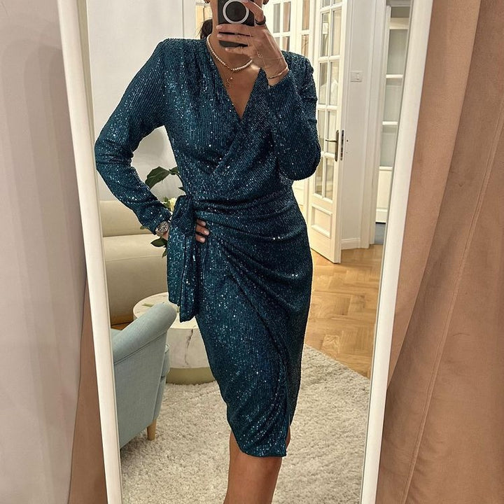 Damen Glamouröses Pailletten-Kleid mit Wickeloptik und langen Ärmeln Echo Archiv