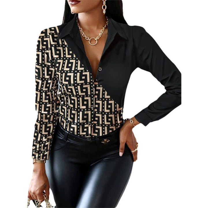 Damen taillierte Hemdbluse mit geometrischem Print und asymmetrischer Kontrastblende – Avérine