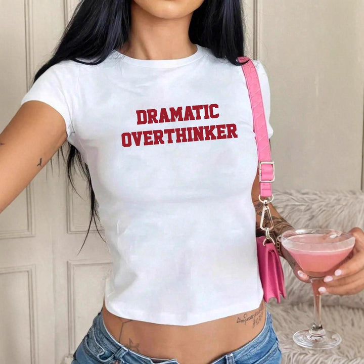 Damen T-Shirt mit kreativem Schriftzug und figurschmeichelndem Schnitt Echo Archiv