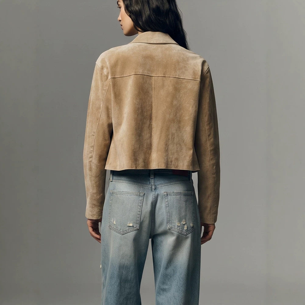 Damen Kurze Velourslederjacke im Clean-Cut mit aufgesetzten Taschen Echoarchiv
