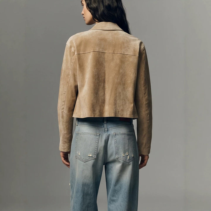 Damen Kurze Velourslederjacke im Clean-Cut mit aufgesetzten Taschen Echoarchiv