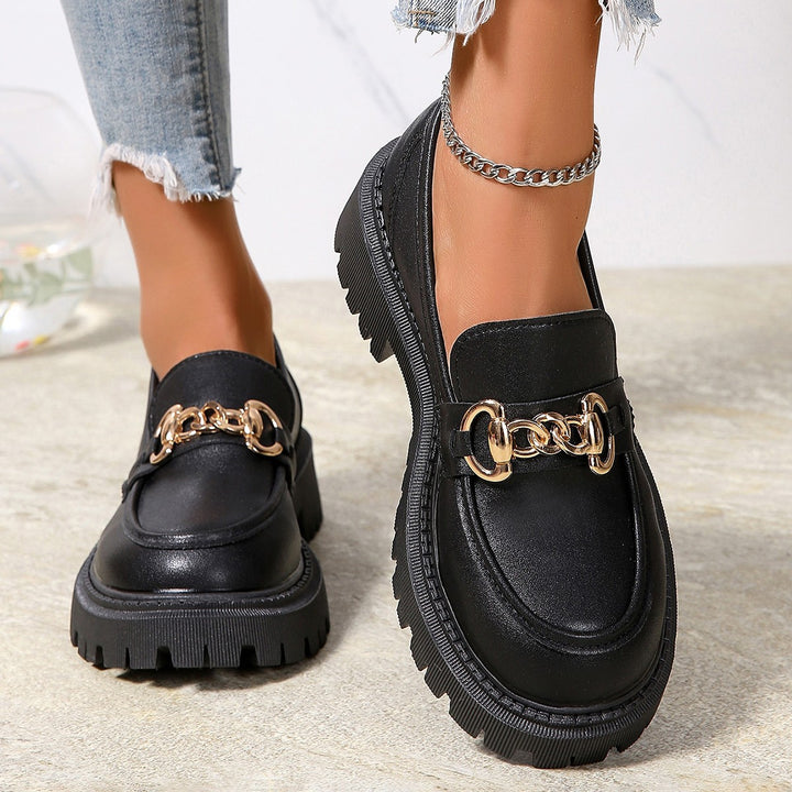 Damen nan robuste Loafer mit profilierter Traktorsohle und dekorativer Metallketten-Applikation Echo Archiv