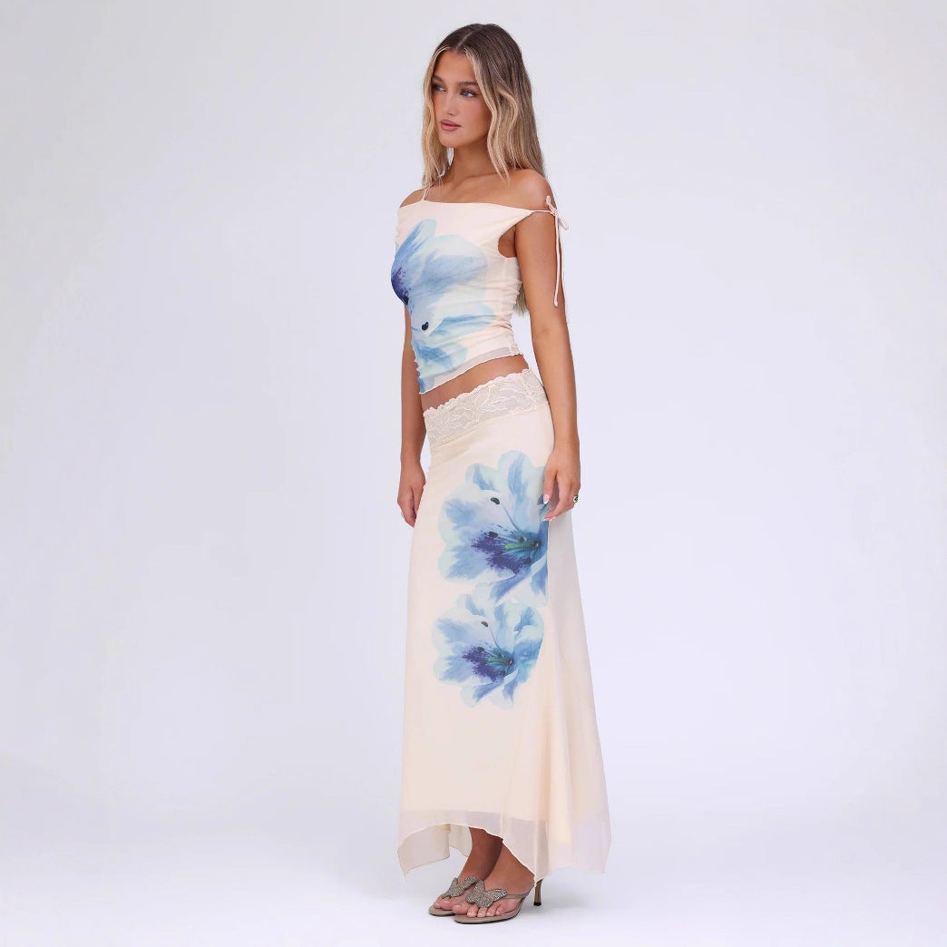 Damen Elegantes Blumenkleid mit fließendem Stoff und feinen Trägern Echo Archiv