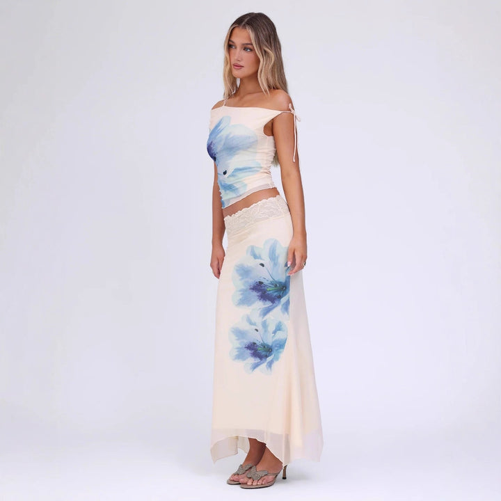 Damen Elegantes Blumenkleid mit fließendem Stoff und feinen Trägern Echo Archiv