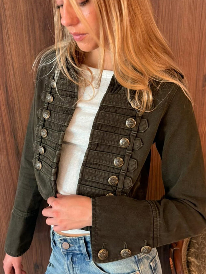 Damen Militärisch inspirierte taillierte Kurzjacke mit Zierfalten und Metallknöpfen Echoarchiv
