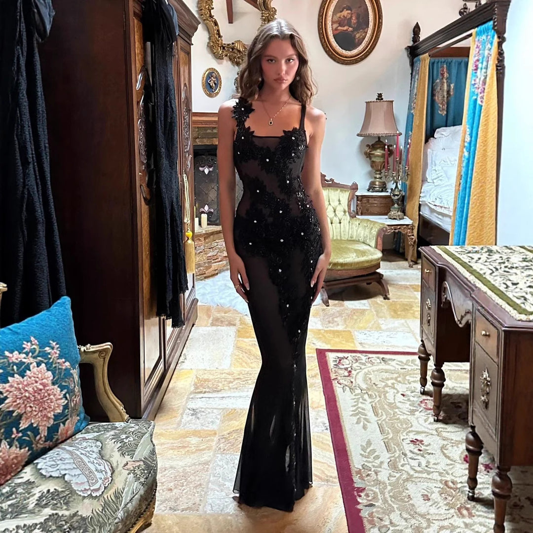 Damen Glamouröses Abendkleid mit floralen Paillettenverzierungen Echo Archiv