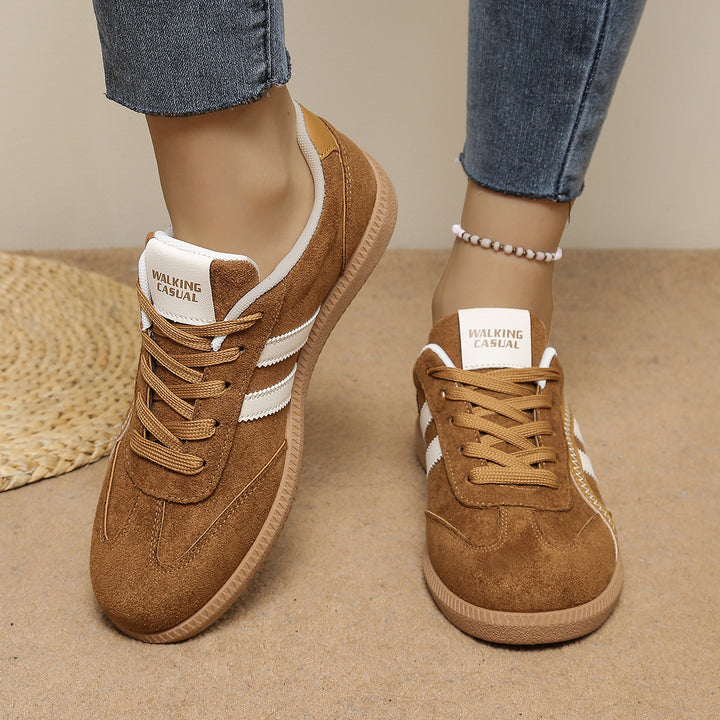 Damen Retro-Sneaker aus Veloursimitat mit gumähnlicher Laufsohle Echo Archiv