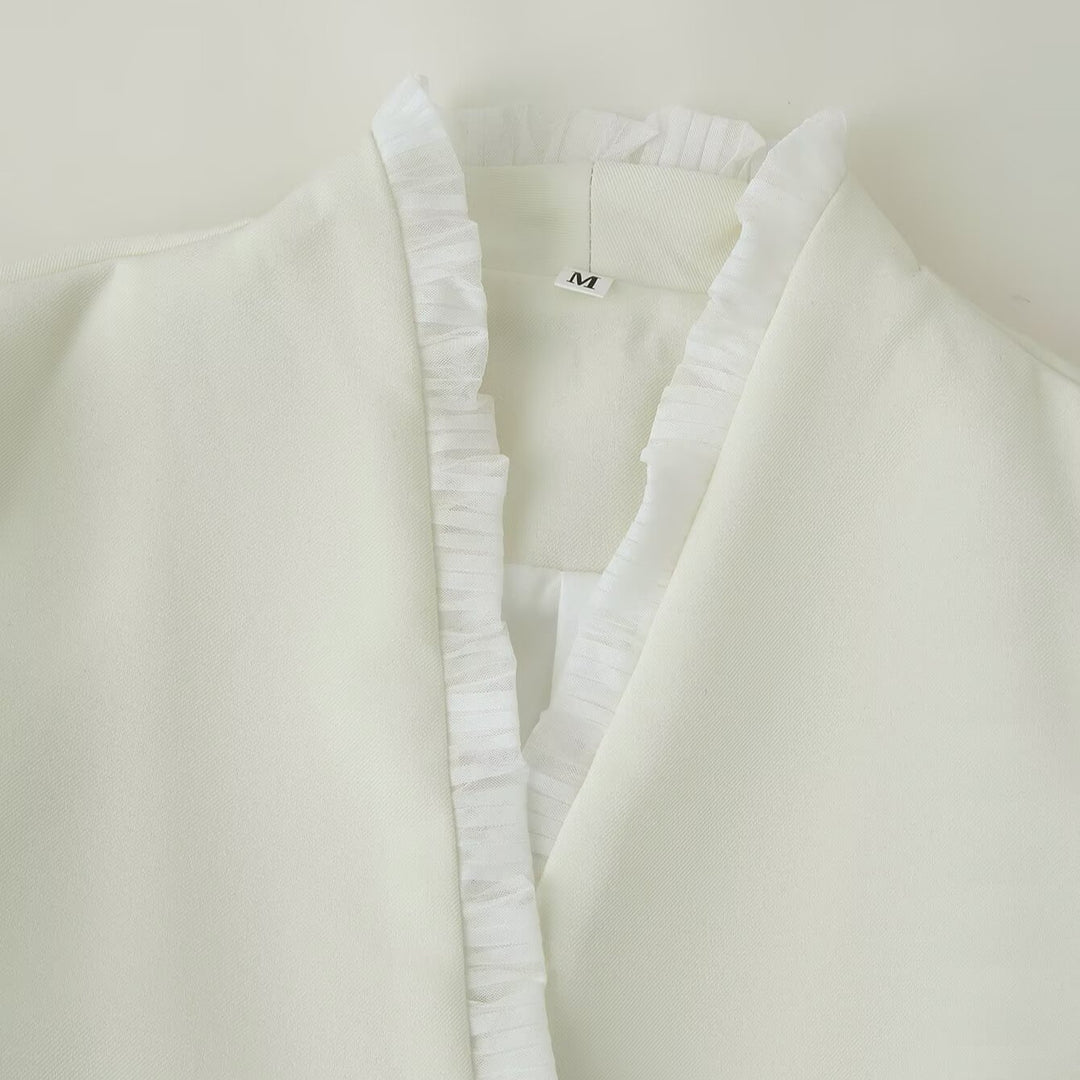 Damen Kurz-Bolerojacke mit Rüschensaum und Plissée‑Manschetten Echoarchiv