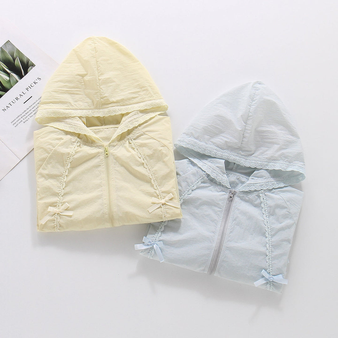 Damen nan romantische Kapuzenjacke mit Spitzendekor, Zierschleifen und gerafftem Saum Echo Archiv