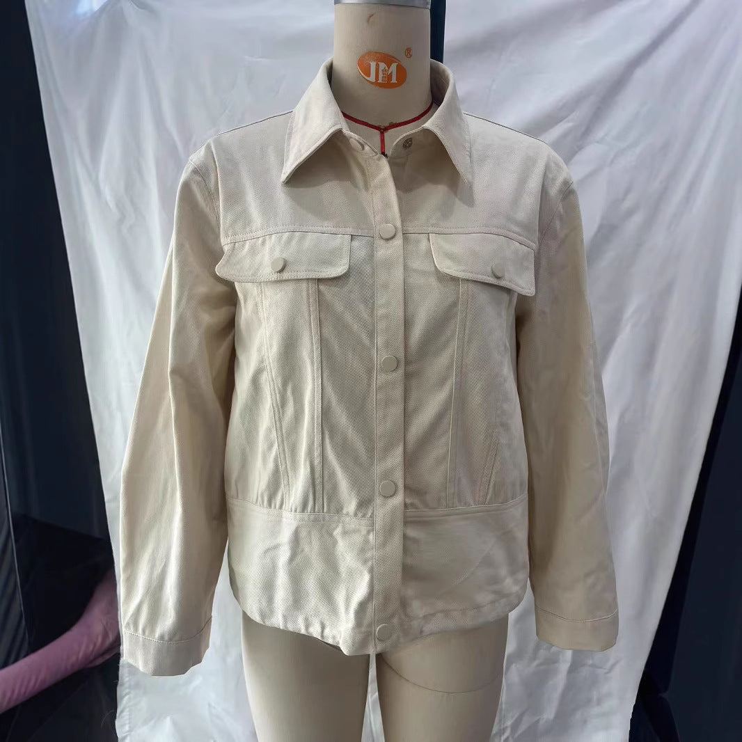 Damen leichtes Canvas Fieldjacket mit taillierten Abnähern, aufgesetzten Pattentaschen und verdeckter Druckknopfleiste – Célinea