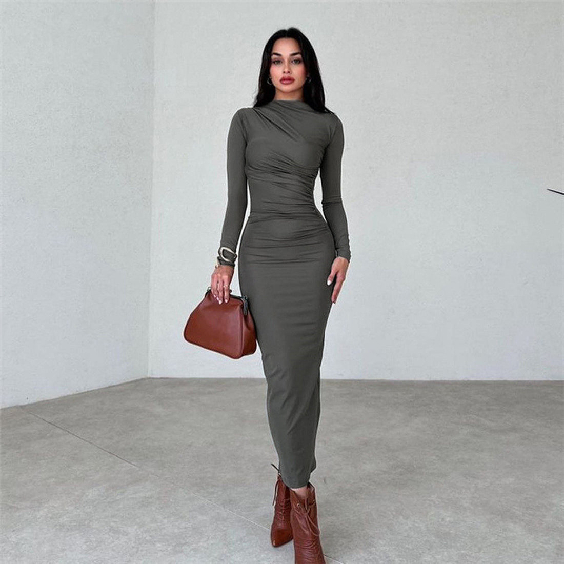 Damen figurbetontes Maxikleid mit hohem Kragen und seitlicher Raffung Echo Archiv