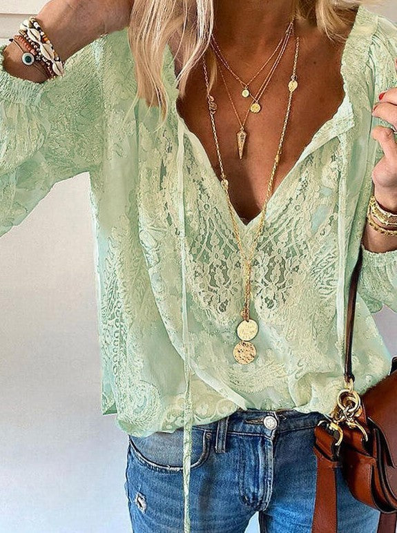 Damen elegante Bluse mit feiner Spitze und tiefem V-Ausschnitt Echo Archiv