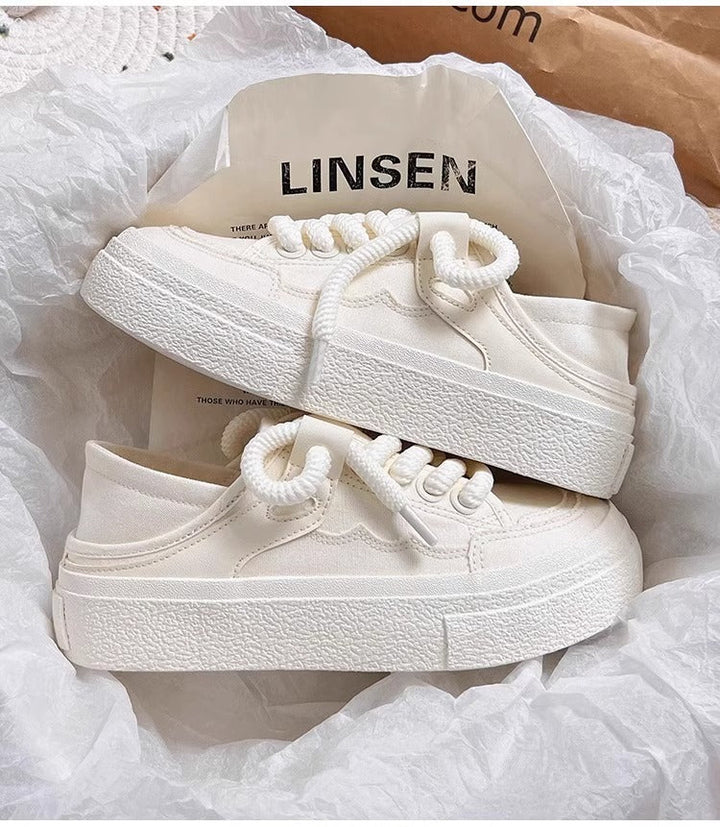 Damen Sneakers mit dickem Profil und innovativen Schnürdetails Echo Archiv