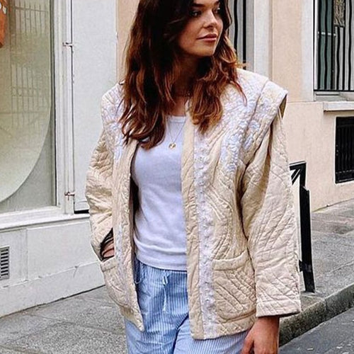 Damen nan gesteppte Jacke mit floraler Stickbordüre, geradem Schnitt und Rundhals Echo Archiv
