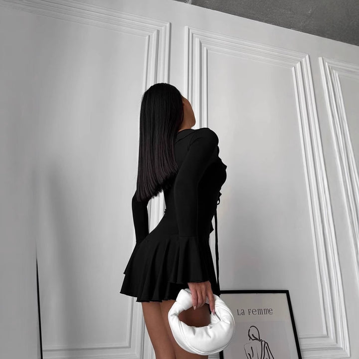 Damen Figurbetontes Rüschen‑Minikleid mit V‑Ausschnitt, Bindeband und Glockenärmeln Echoarchiv