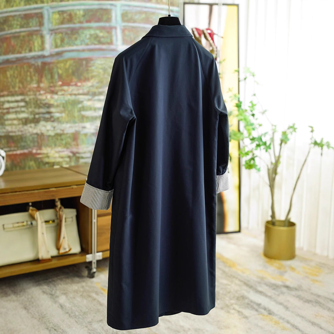Damen Eleganter Trenchcoat mit Kontrastdetails Echoarchiv