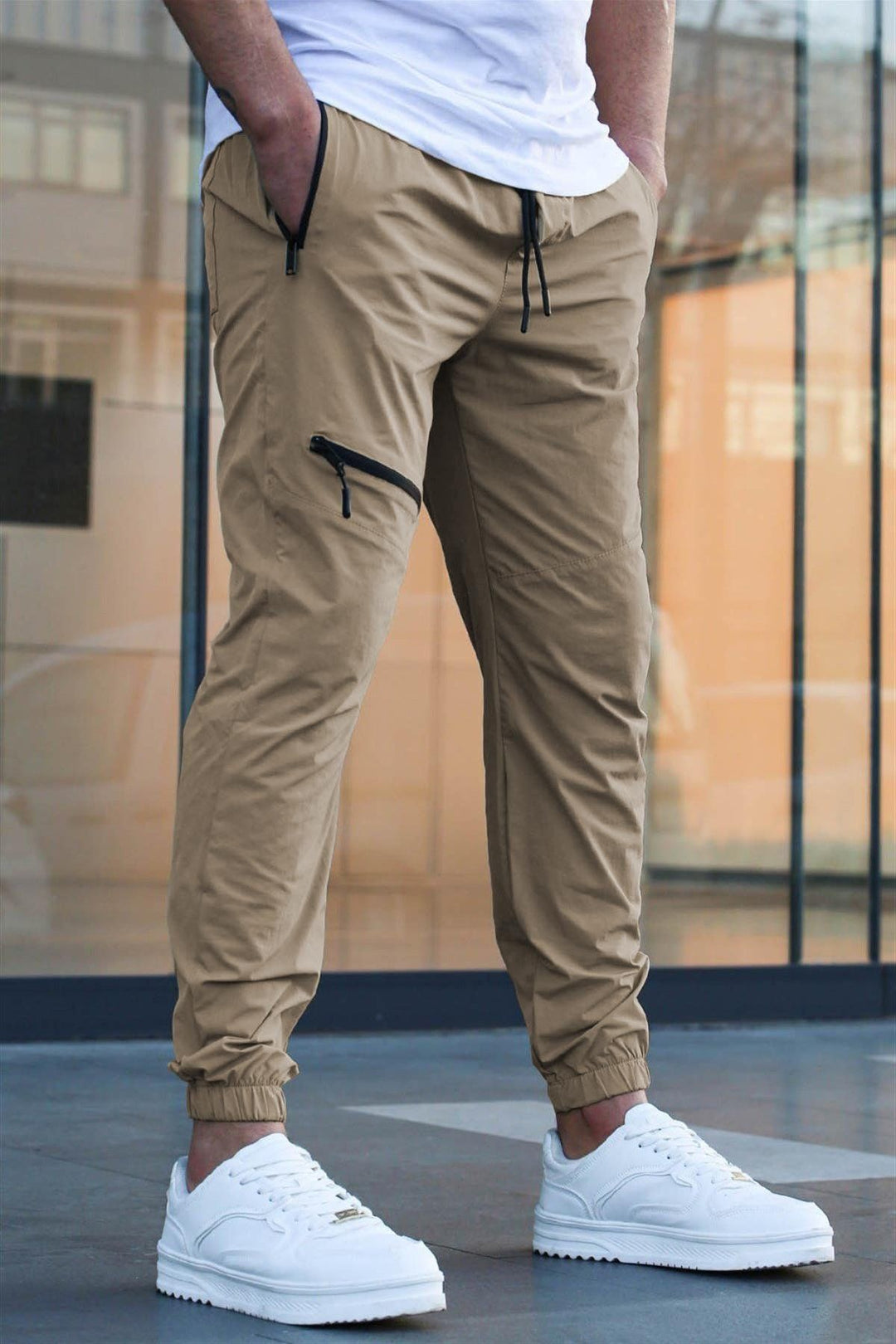 Herren sportliche Jogginghose mit praktischen Reißverschlusstaschen und elastischem Bund Echoarchiv