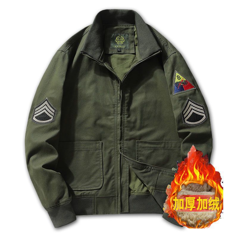 Herren Canvas‑Bomberjacke im Worker‑Blousonstil mit Abzeichen‑Patches und geripptem Kragen Echoarchiv