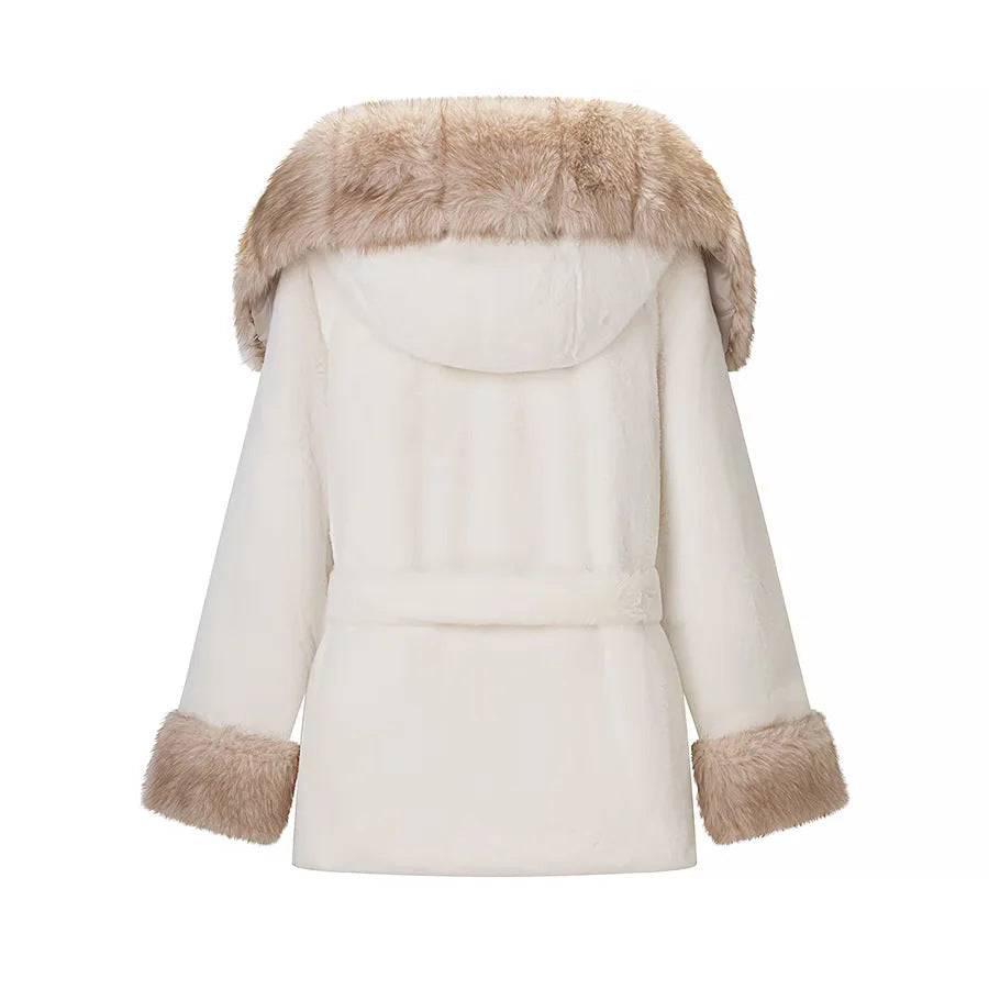 Damen kuschelige Kunstfell-Manteljacke mit Kapuze, Taillengürtel und Kontrastfutter – Célinea