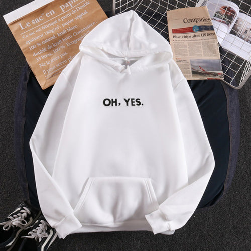 Damen Kapuzenpullover mit weichem Innenfutter, Kängurutasche und dezentem Frontprint – Auréline