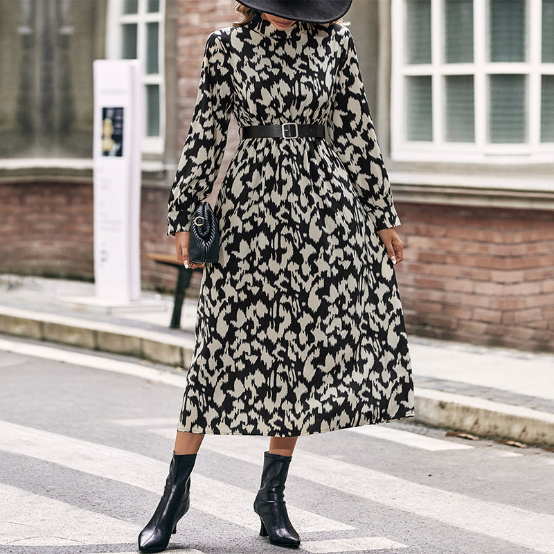 Damen Elegantes Kleid mit Taillengürtel Echo Archiv