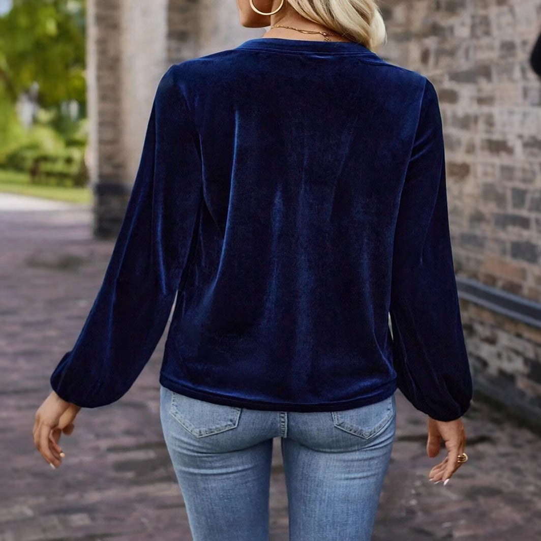 Damen Samtbluse mit Knopf‑Henley, geraffter Brustpasse und lockerer Passform Echoarchiv