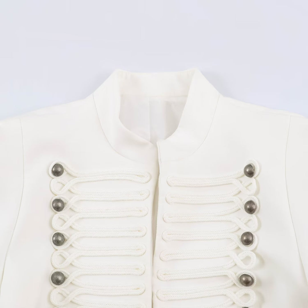 Damen Kurzschnitt Militärblazer mit Stehkragen, Zierkordeln und strukturierter Silhouette Echoarchiv
