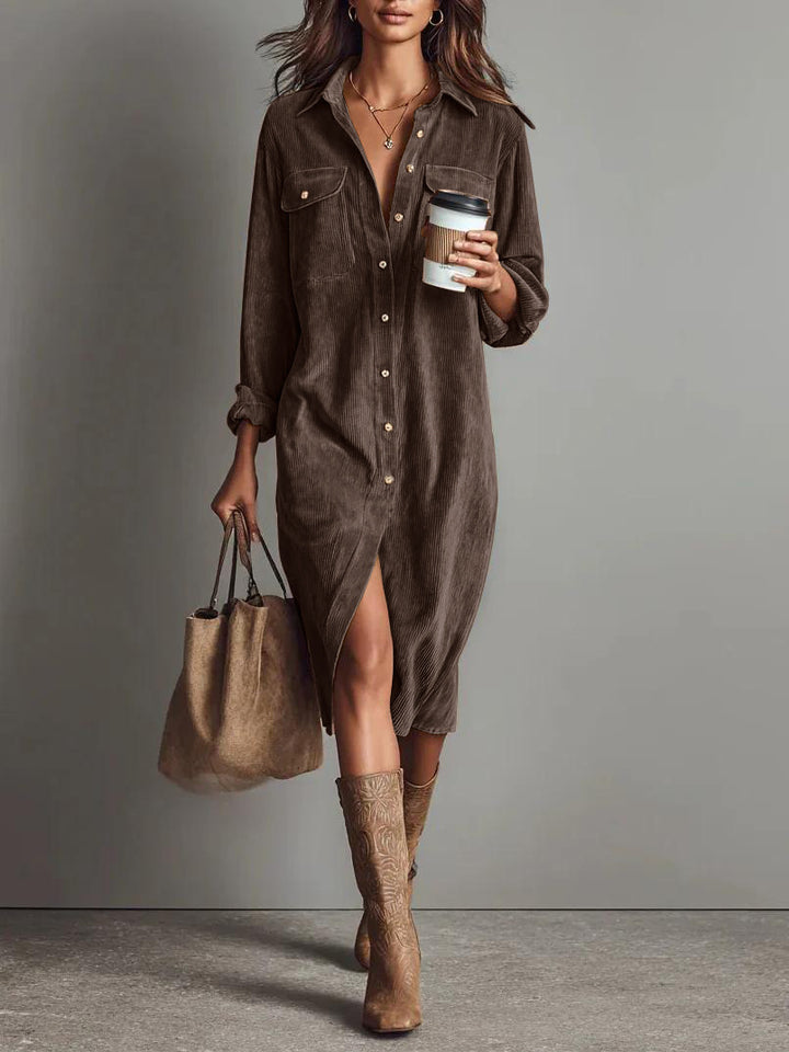 Damen Hemdblusenkleid aus Cord mit Brusttaschen, Knopfleiste und Schlitze Echoarchiv