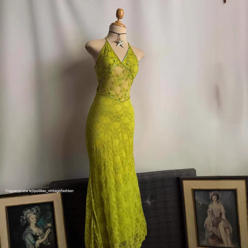 Damen Elegantes Spitzenkleid mit raffiniertem Schnitt Echo Archiv
