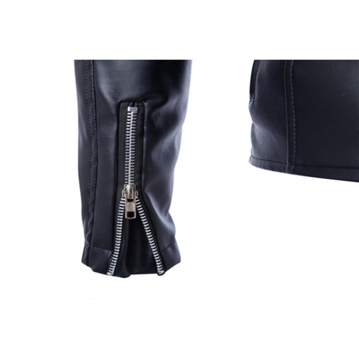 Herren Biker-Lederjacke mit asymmetrischem Reißverschluss und zahlreichen Taschen Echoarchiv