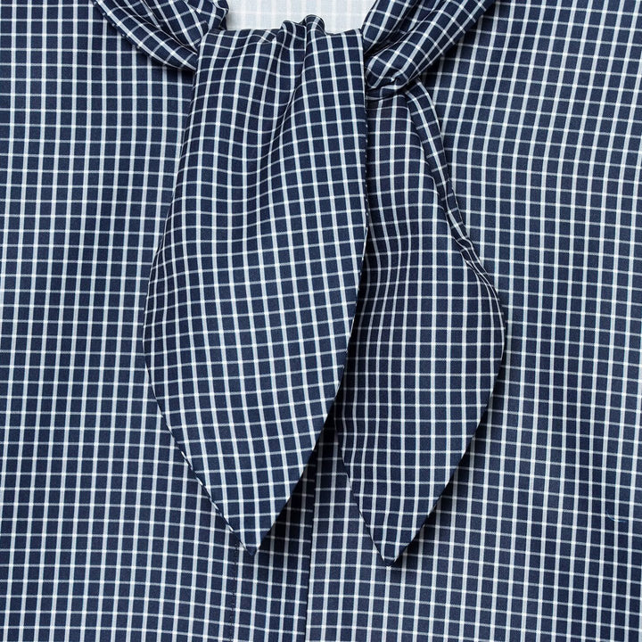 Damen Karierte Bluse mit Schleifenkragen und durchgehender Knopfleiste Echoarchiv