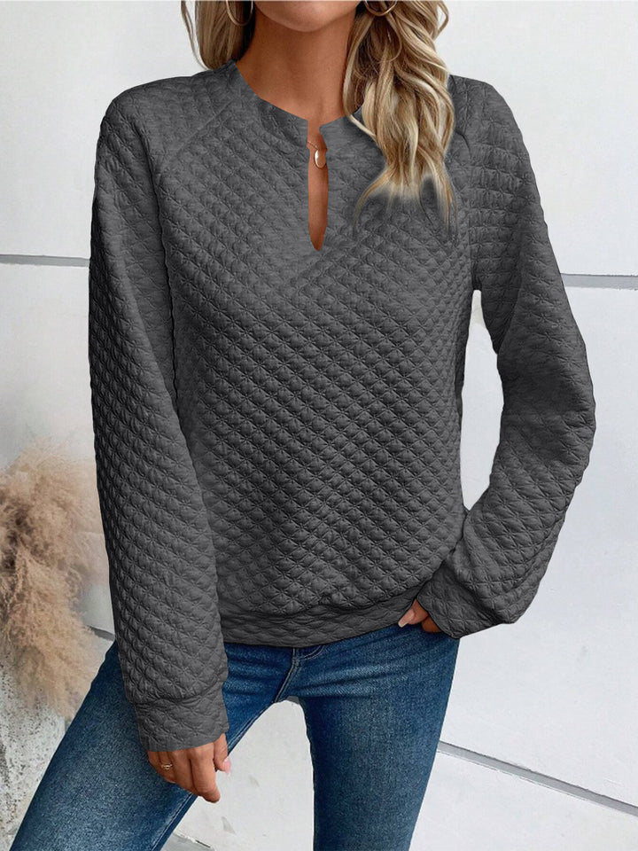 Damen Gestepptes Sweatshirt mit Schlitzkragen, Rautenstruktur und Raglanärmeln – Mavelle
