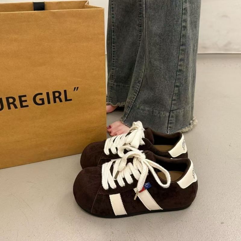 Damen Sportliche Sneaker aus weichem Wildleder mit breiten Schnürsenkeln und robustem Design Echo Archiv