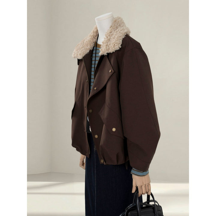Damen Kurze Oversize-Bomberjacke mit Teddykragen und Druckknopfdetails Echoarchiv