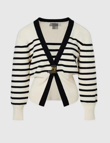 Damen 500+ Cropped‑Cardigan mit Taillenraffung, tiefem V‑Ausschnitt und großem Zierknopf Echo Archiv