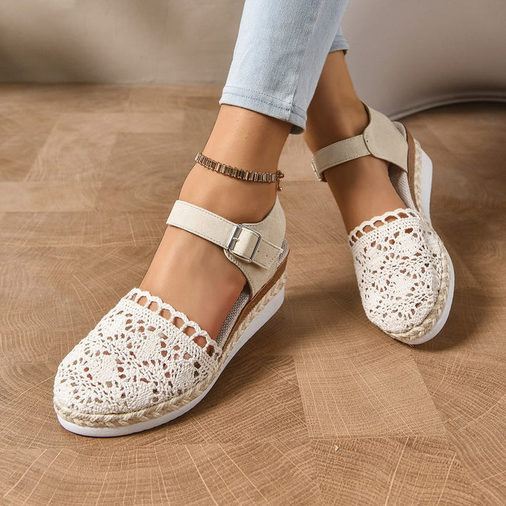 Damen  bestickte Espadrille-Pantoletten mit verstellbarem Knöchelriemen, floraler Häkel-Optik und geflochtenem Jute-Plateau Echo Archiv