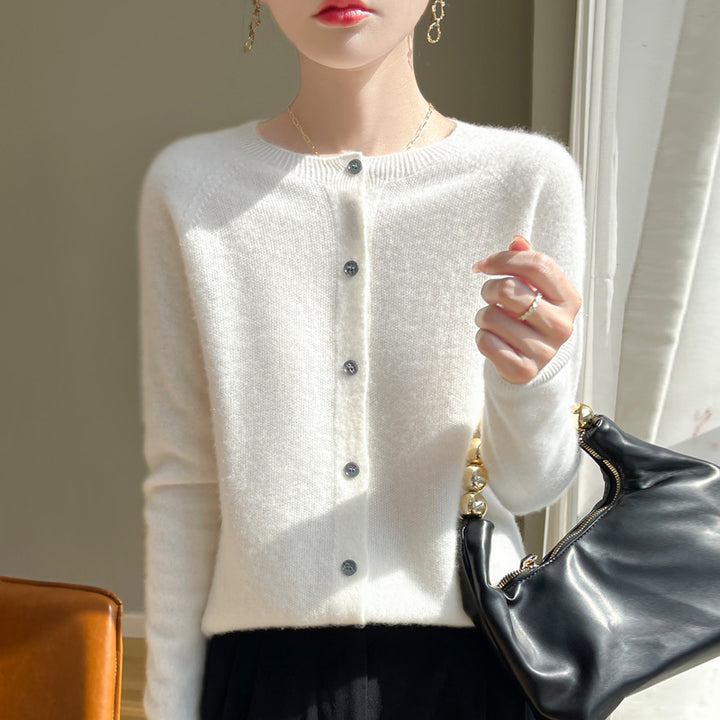 Damen Kurzgeschnittener Feinstrick-Cardigan mit Rundhalsausschnitt und schimmernder Knopfleiste Echoarchiv