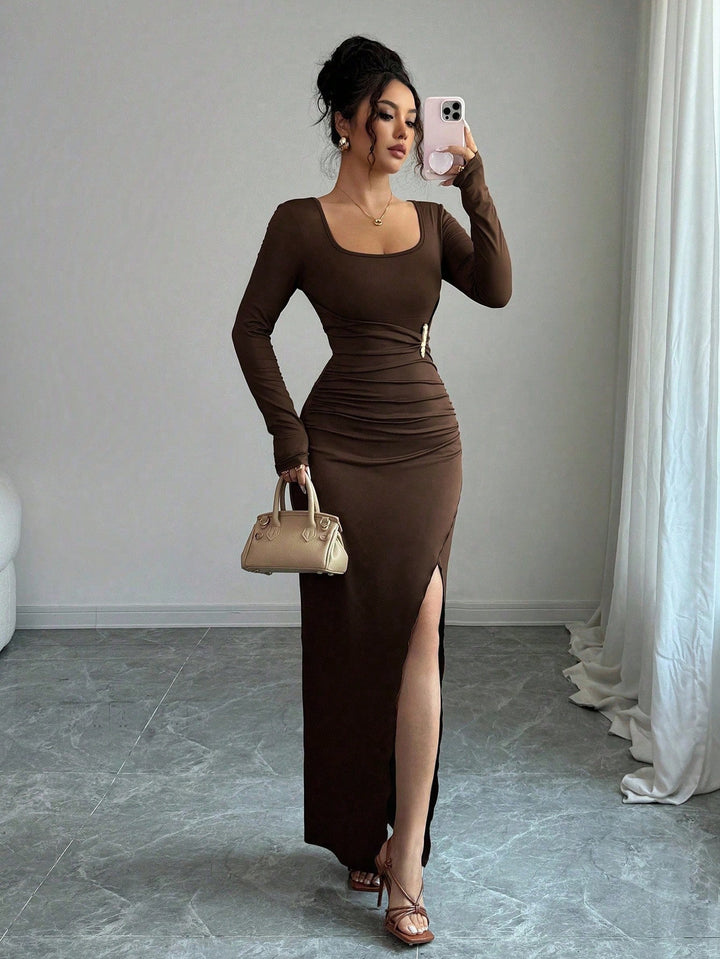 Damen nan körpernahes Maxikleid mit Quadratausschnitt, taillierter Raffung und hohem Seitenschlitz Echo Archiv