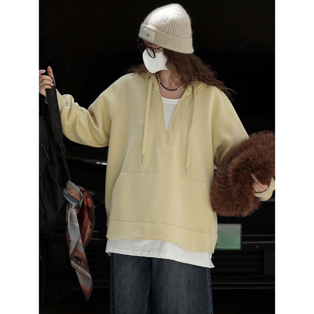 Damen Oversize-Hoodie mit V‑Ausschnitt und Kängurutasche Echoarchiv
